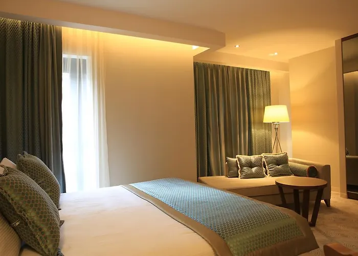 Hassuites Ξενοδοχείο *